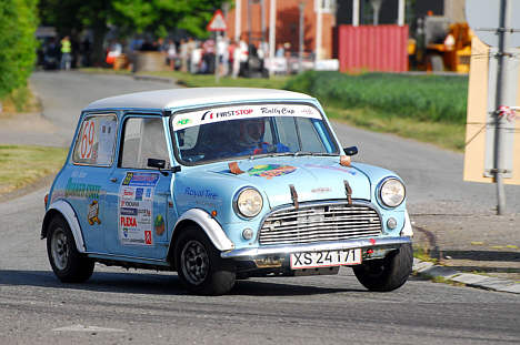 Kenneth Jørgensen leverede en flot indsats, da han fik sin 46 år gamle Austin Mini Cooper helskindet gennem det lange og hårde Teege Dan Rally.
